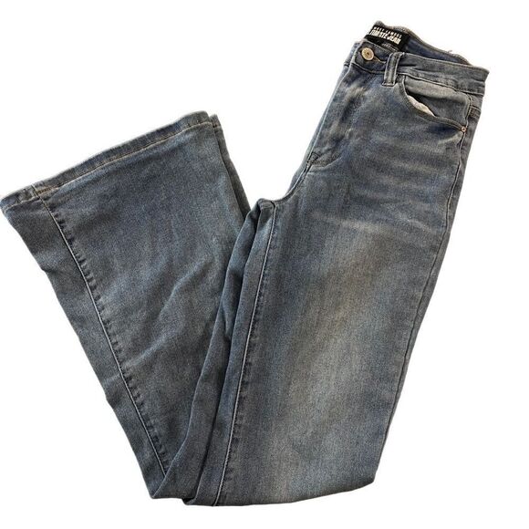 Almost Famous Ultimate Jeans Flare leg Jeans size 1 10" rise - Picture 1 of 11